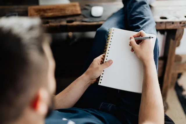 notepad, writing, writer, write, notebook, paper, office, thinking, casual, man, freelancer, creative, learning, study, writing, writer, writer, writer, writer, writer, thinking, freelancer, learning, learning. Creator-Tools nach tatsächlichem Bedarf auswählen