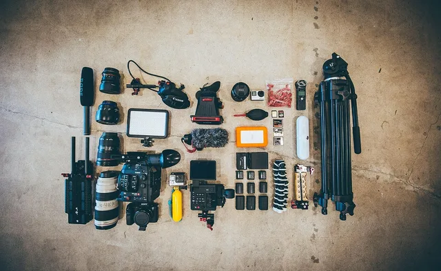 photography, photographer, camera, microphone, tripod, lens, kit, wide, telephoto, lights, go pro, brown camera, brown microphone, brown photography, tripod, go pro, go pro, go pro, go pro, go pro. Kamera- und Aufnahmeausrüstung
